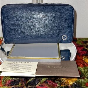 Bvlgari zip wallet in blue grain calf leather.